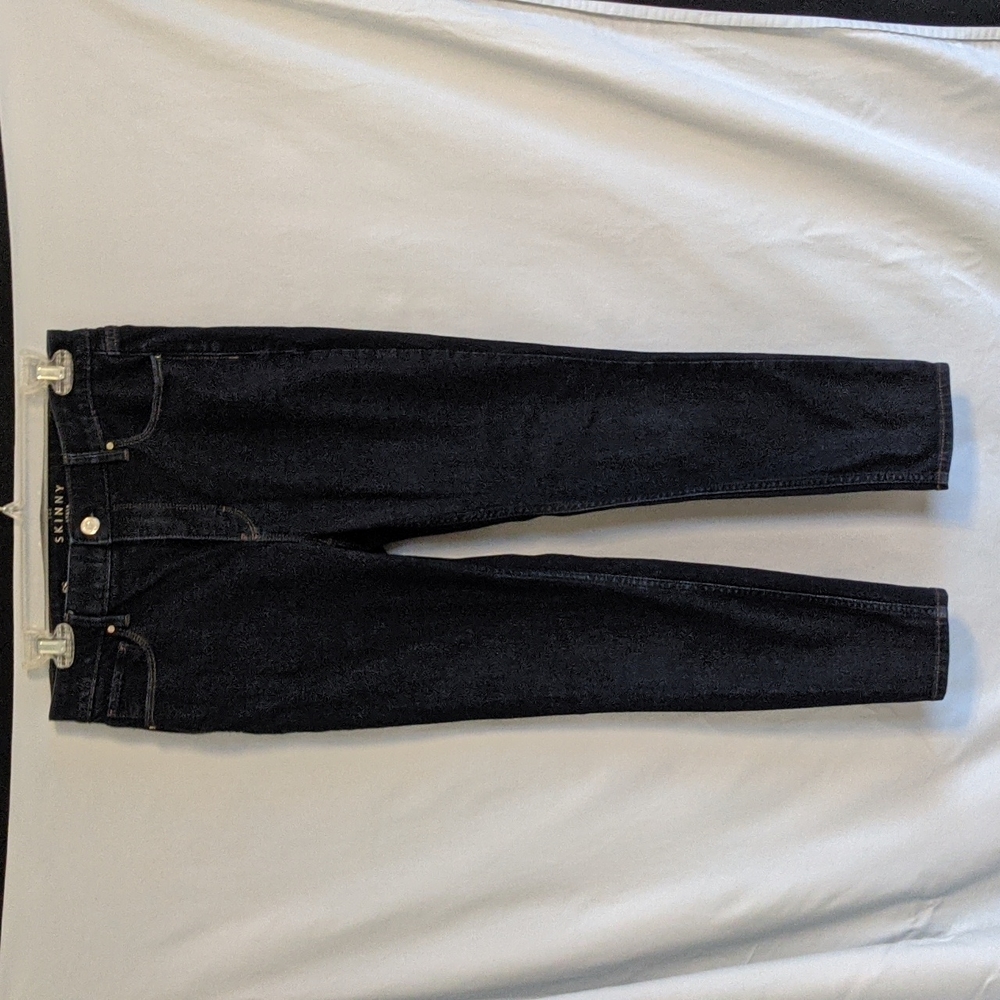 White House Black Market Skinny Ankle Jeans (6S) Solid Wash